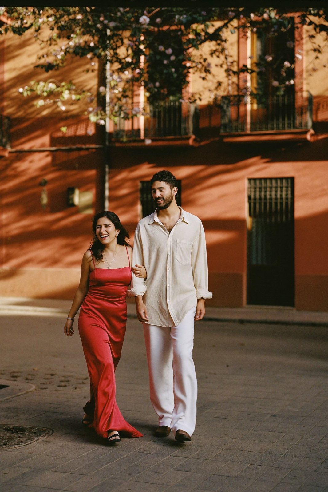 Invitación digital de boda — Renata y Julián en la ciudad