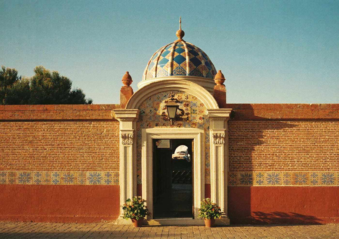 La fachada de la Capilla de la Luz